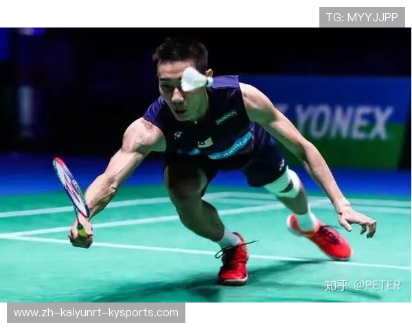 羽毛球追身球打法